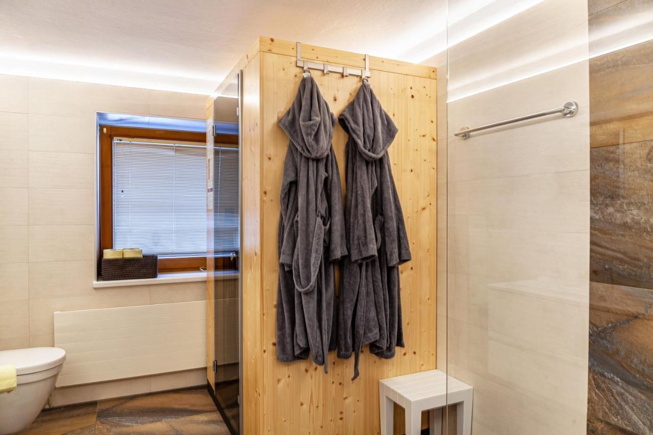 Ferienwohnung Galerie Kaiser Mayrhofen Exterior foto